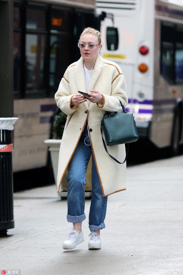 大批節日來襲，我靠皮毛一體大衣在合照中C位出道！