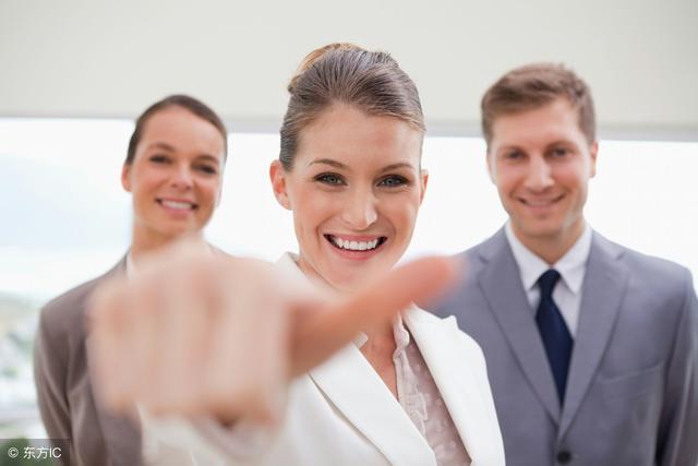 情商越高的同事，從不談這三個話題，不僅同事喜歡，領導還重用