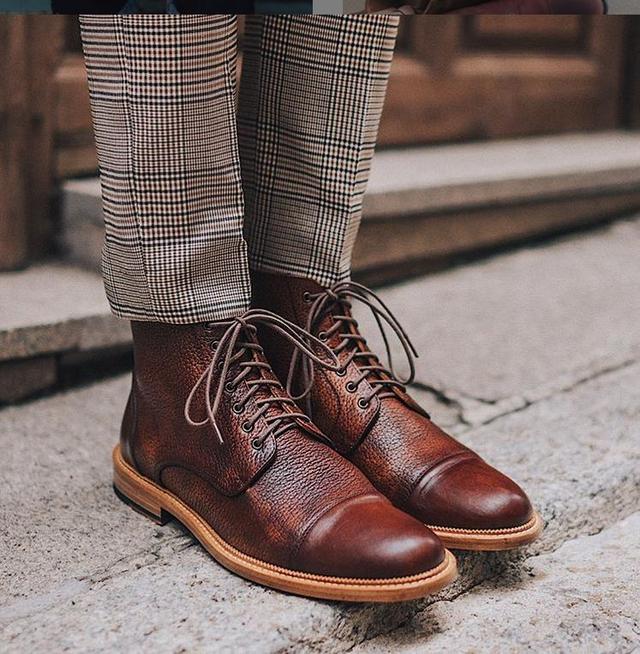 型男過冬棕色皮靴不能少！