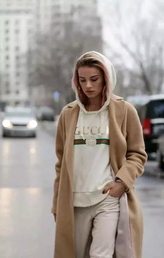 衛衣+大衣=時髦炸了！