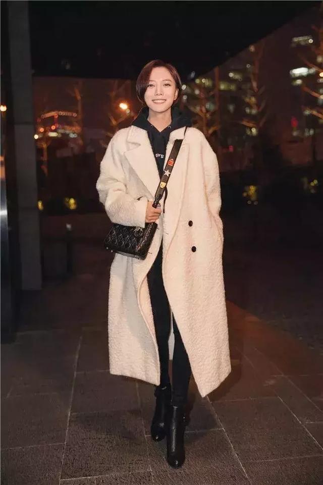衛衣+大衣=時髦炸了！