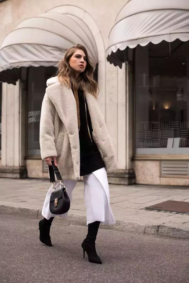 衛衣+大衣=時髦炸了！