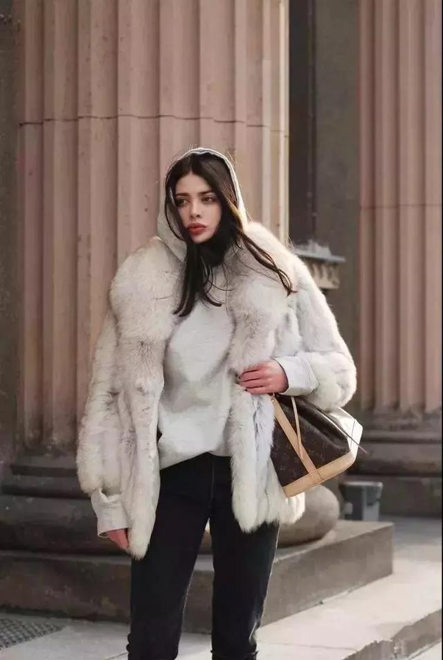 衛衣+大衣=時髦炸了！