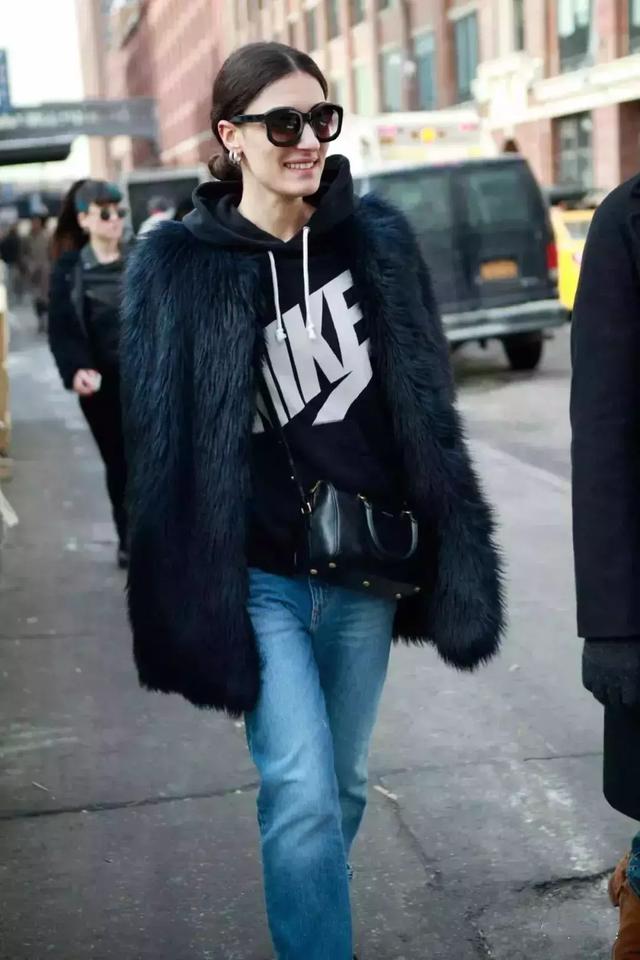 衛衣+大衣=時髦炸了！