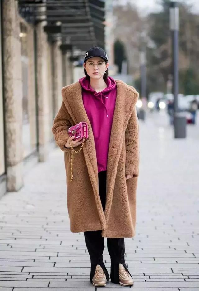 衛衣+大衣=時髦炸了！