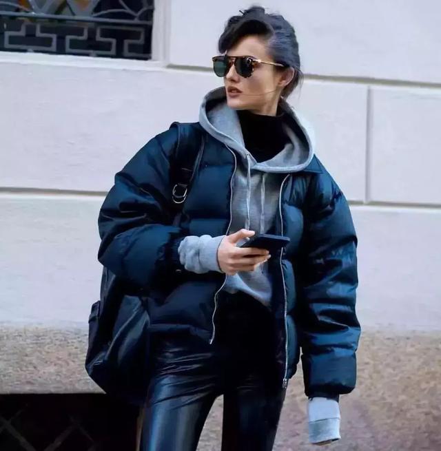 衛衣+大衣=時髦炸了！