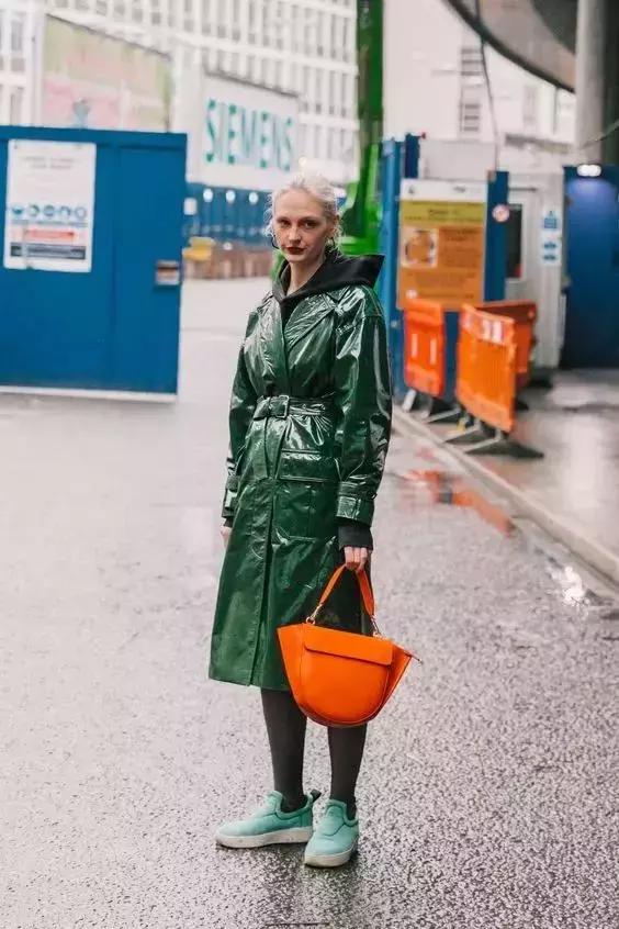 衛衣+大衣=時髦炸了！