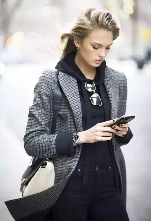 衛衣+大衣=時髦炸了！