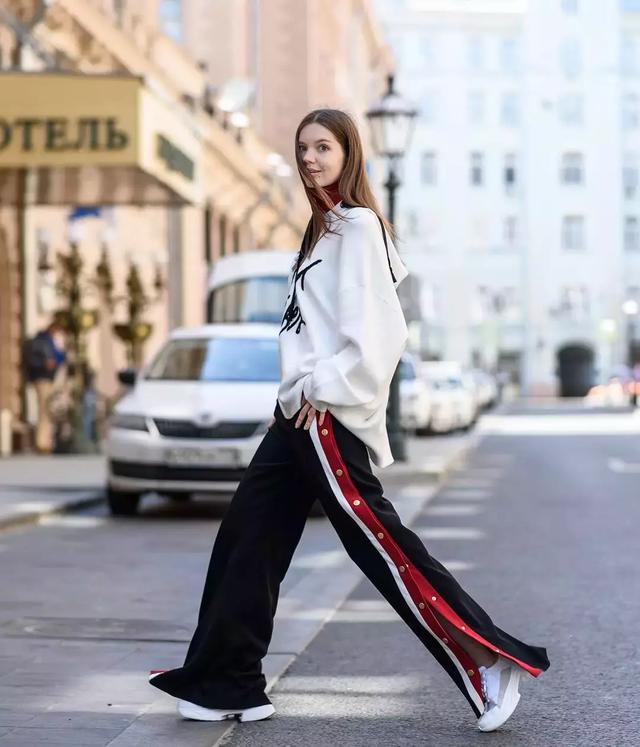 衛衣+大衣=時髦炸了！