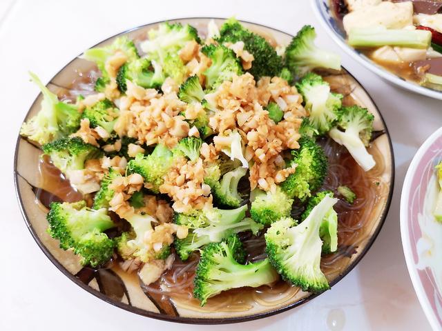 冬天3人晚餐，簡單營養不上火，雖然素了點，但是比肉菜還下飯