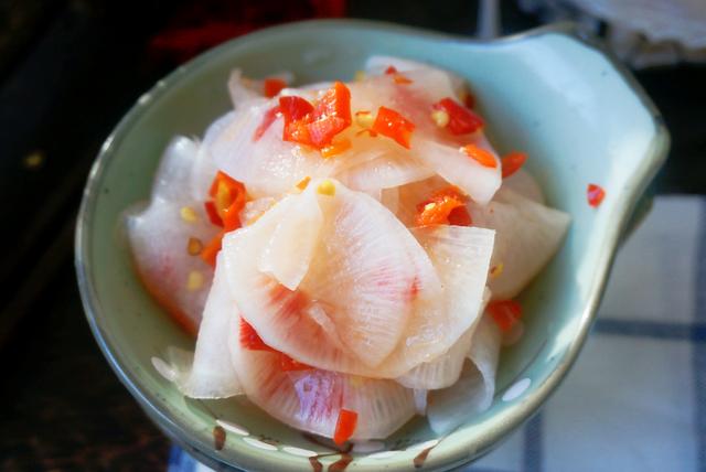 自製醃蘿蔔，注意這一點，酸甜爽脆，健康開胃，醃完就能吃