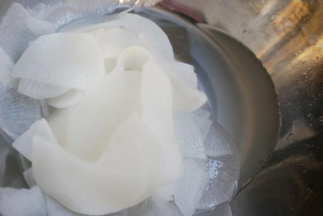 自製醃蘿蔔，注意這一點，酸甜爽脆，健康開胃，醃完就能吃