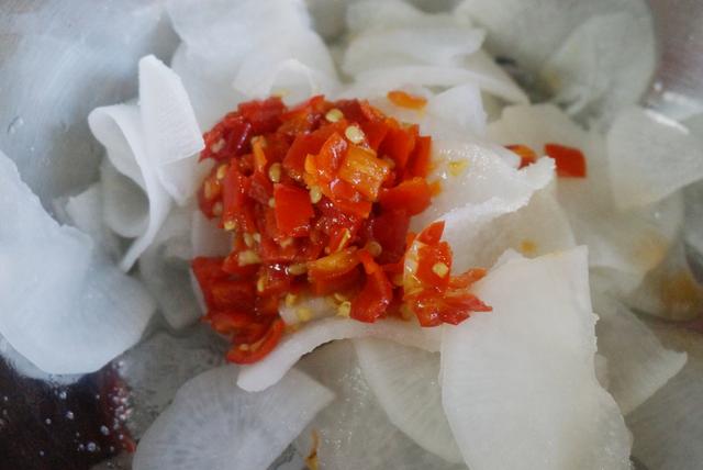 自製醃蘿蔔，注意這一點，酸甜爽脆，健康開胃，醃完就能吃