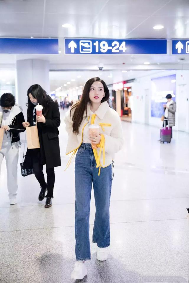 火了3年的毛毛大衣，今年穿依舊時髦！ 尤其是這件白色“顆粒絨”