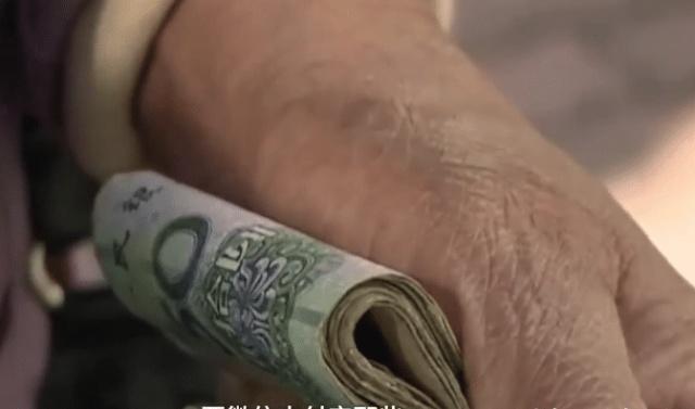 有錢沒處花？ 老人去電信繳費被拒收現金拒收現金違法！