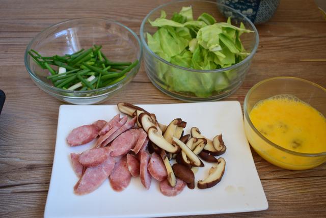 吃炒麵再也不用去飯店了,自己做想加啥菜加啥菜,一人一盤吃到撐