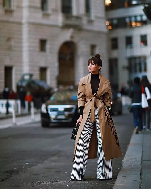 大衣羽絨服裡面穿什麼？ 一件黑色打底衫全搞定