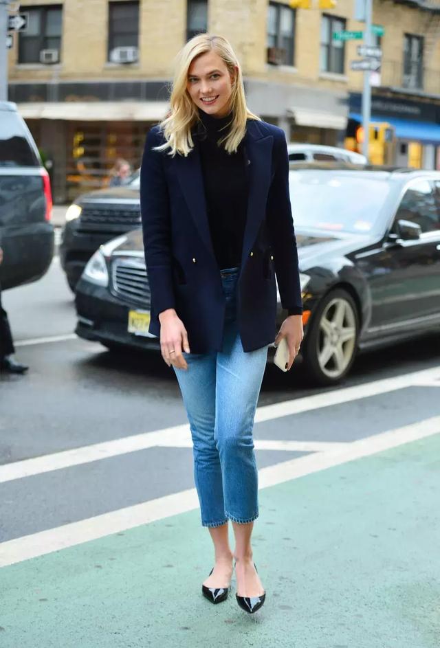 大衣羽絨服裡面穿什麼？ 一件黑色打底衫全搞定