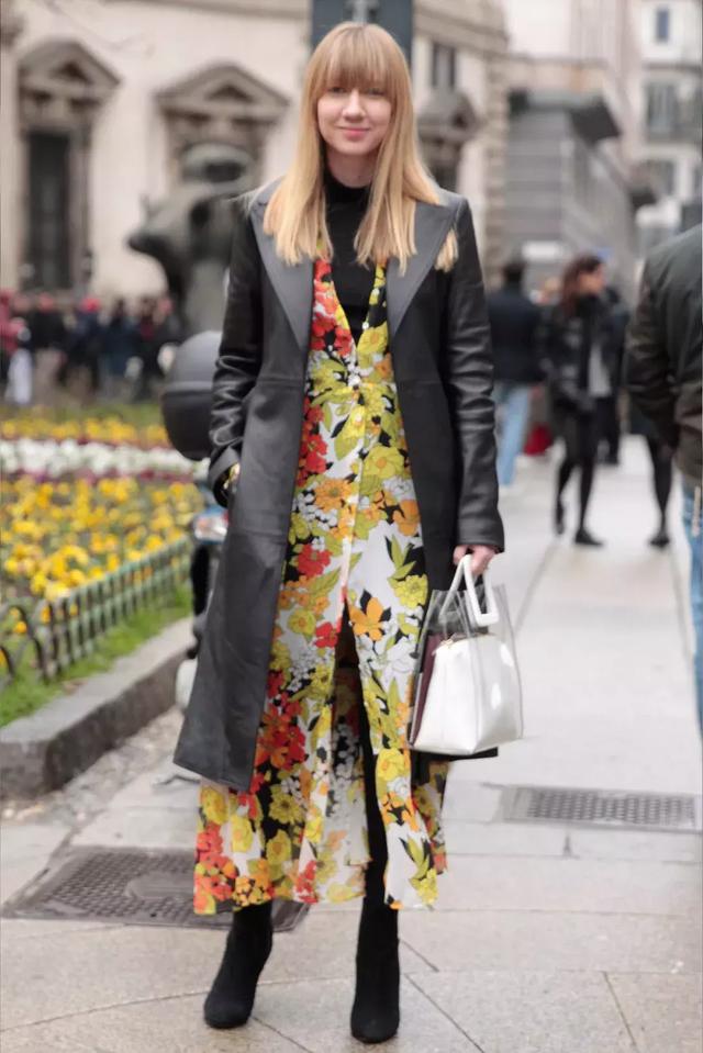 大衣羽絨服裡面穿什麼？ 一件黑色打底衫全搞定