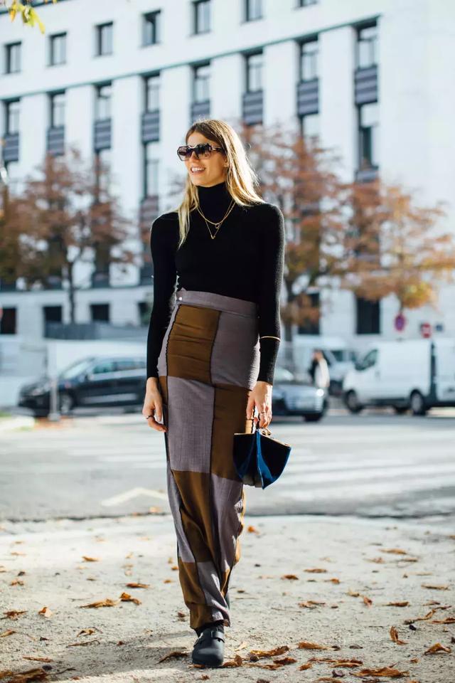 大衣羽絨服裡面穿什麼？ 一件黑色打底衫全搞定