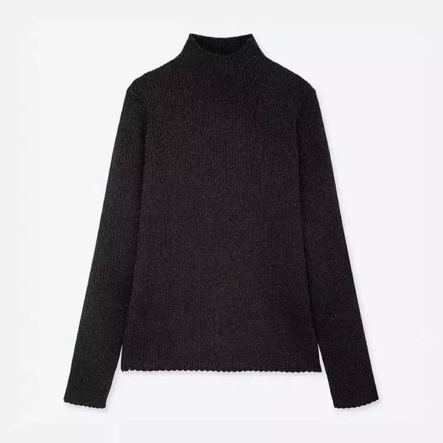 大衣羽絨服裡面穿什麼？ 一件黑色打底衫全搞定