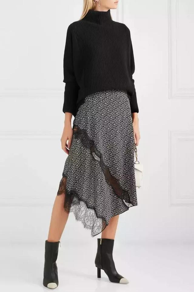 大衣羽絨服裡面穿什麼？ 一件黑色打底衫全搞定