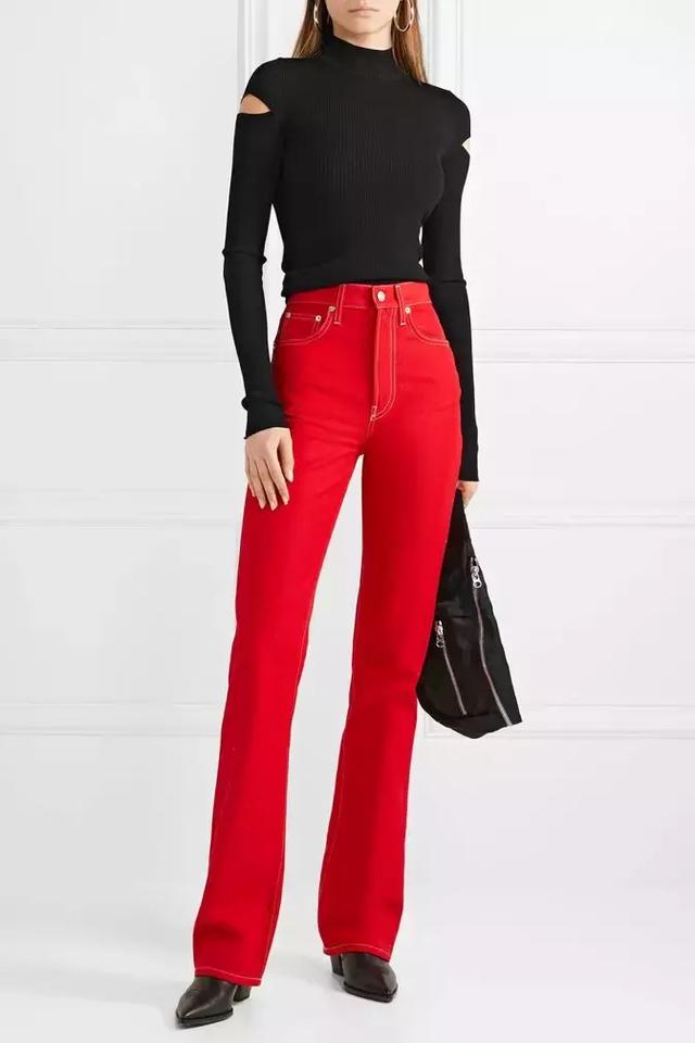 大衣羽絨服裡面穿什麼？ 一件黑色打底衫全搞定