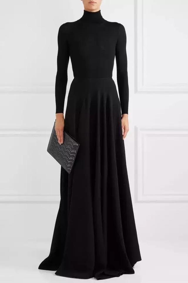 大衣羽絨服裡面穿什麼？ 一件黑色打底衫全搞定