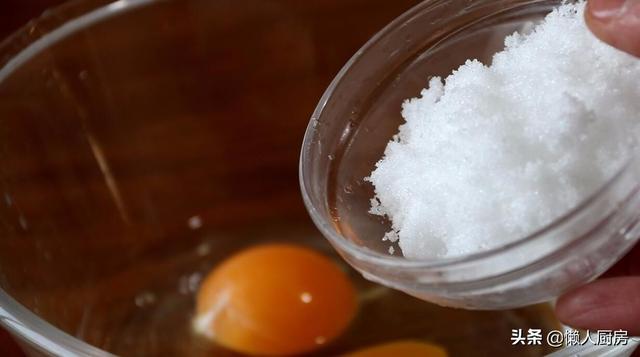 這是懶人版蛋撻的做法，無需分離蛋清蛋黃，無需淡奶油，零難度