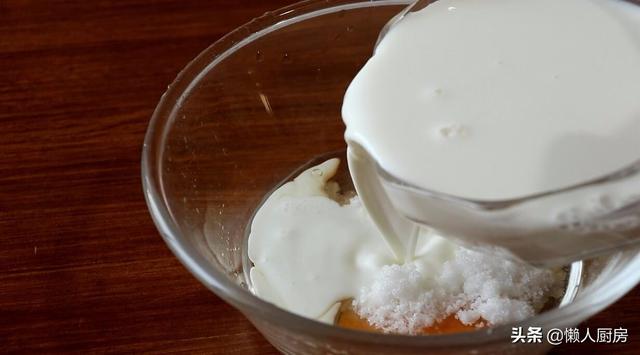 這是懶人版蛋撻的做法，無需分離蛋清蛋黃，無需淡奶油，零難度