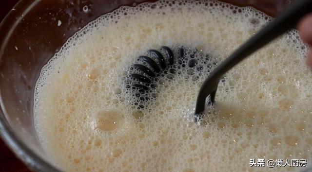 這是懶人版蛋撻的做法，無需分離蛋清蛋黃，無需淡奶油，零難度