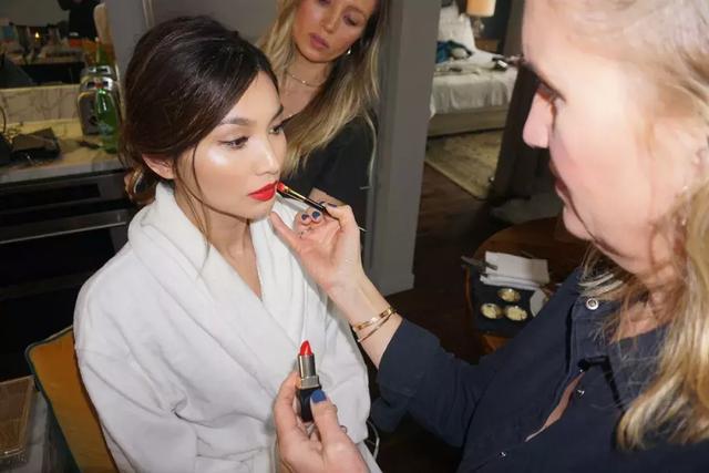 Valentino不再僅僅是”仙女裙“的代名詞，這季演繹全新“氣勢恢弘的美”