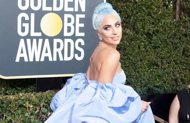 Valentino不再僅僅是”仙女裙“的代名詞，這季演繹全新“氣勢恢弘的美”