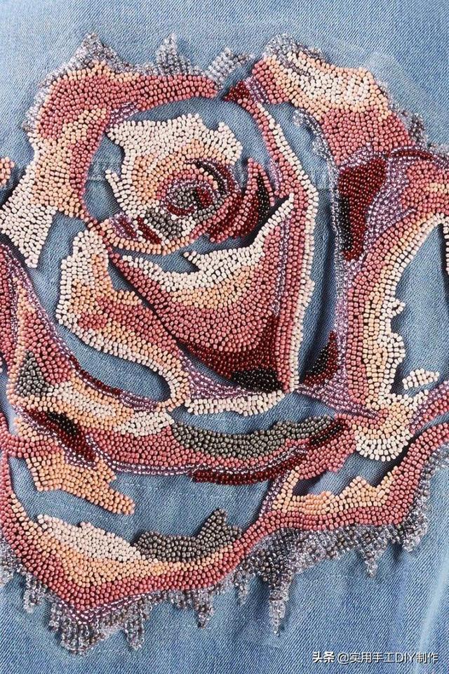 牛仔衣褲上的貼花刺繡