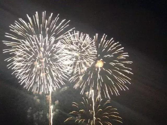 大年初二，請您接財神，祝你年年有餘錢！