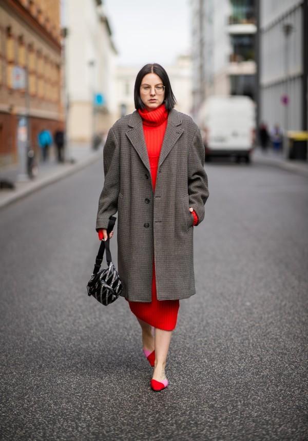 越簡單越好看，大衣+高領衫穿出高級感！