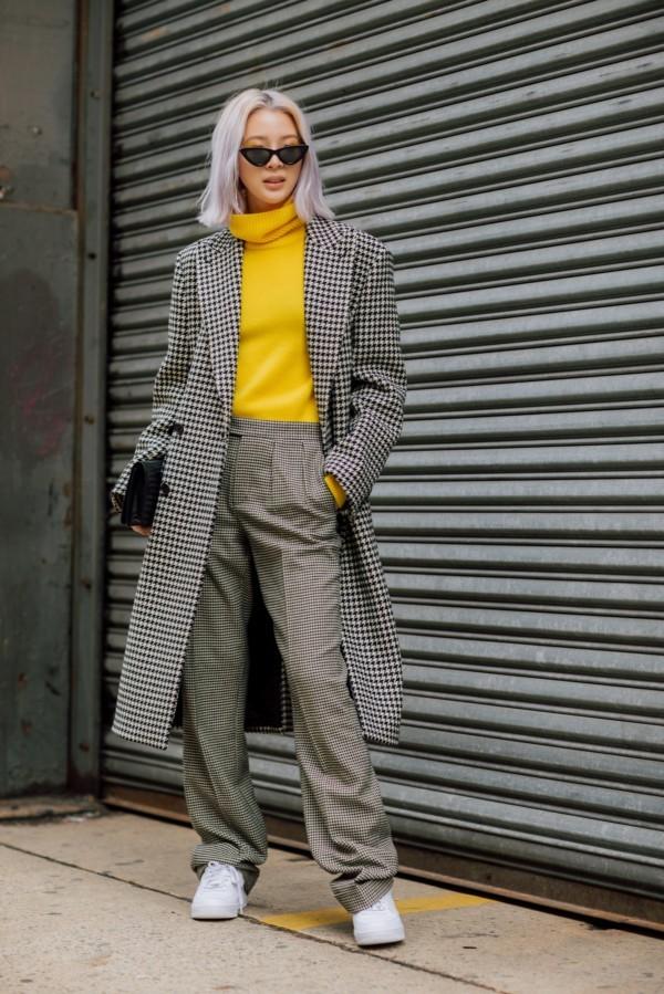 越簡單越好看，大衣+高領衫穿出高級感！