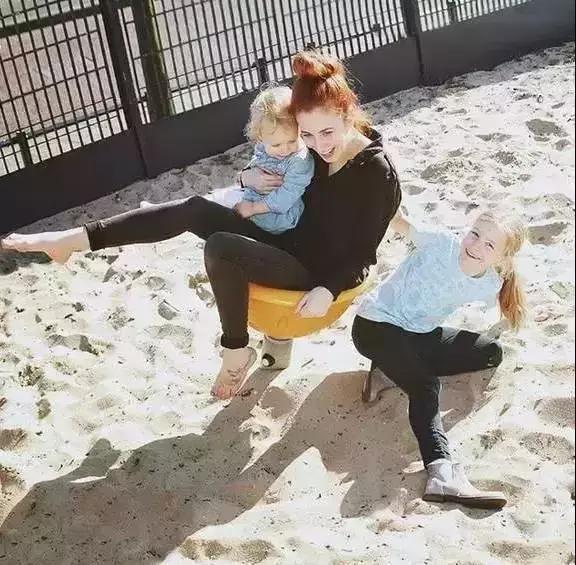 母女三人爆紅網絡，網友直呼：又來騙我們生女兒