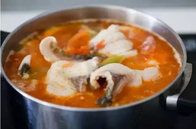 吃魚對身體好，教你做番茄水煮魚，鮮香美味，香到流口水！