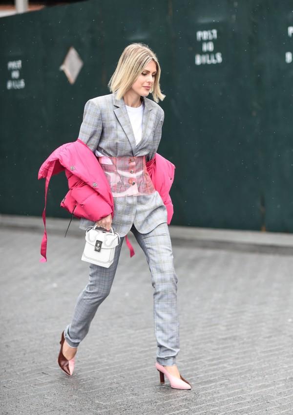 高級灰搭配少女粉既靚麗還很時髦