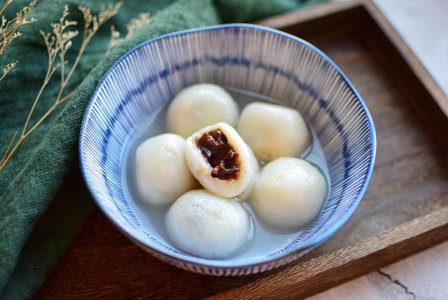 煮湯圓到底是用涼水還是熱水？ 學會這麼煮，滑溜溜真好吃