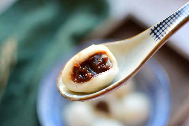 煮湯圓到底是用涼水還是熱水？ 學會這麼煮，滑溜溜真好吃