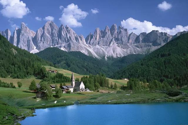 心不正而做事歪，人不誠而信用無！