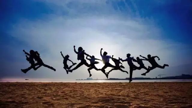 誰的人生不是一邊跌倒，一邊含淚奔跑！