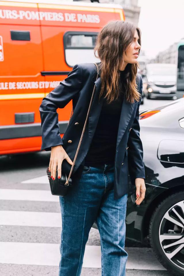 西裝＋牛仔褲，2019開春最時髦搭配！