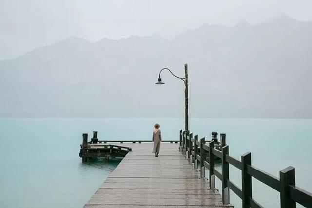 我在等一個人，陪我美麗的老去