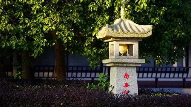 人高在忍，人貴在善，人傑在悟