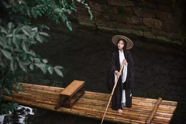 別人只是過客，自己才是主角！