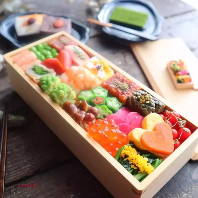 日本這位爸爸做的滿滿的都是肉的便當！ 隔著屏幕都感到了餓…