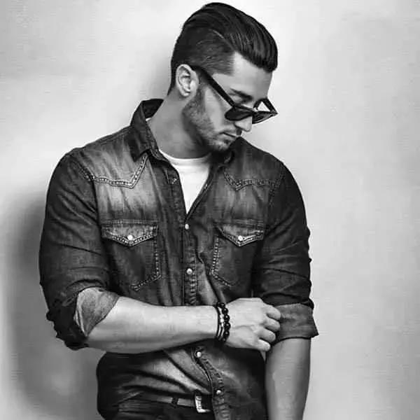 把頭髮梳上去，簡單招桃花的髮型學起來